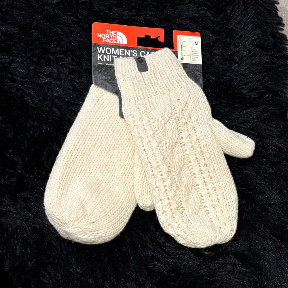 The north face women cable knit mitt size L/XL